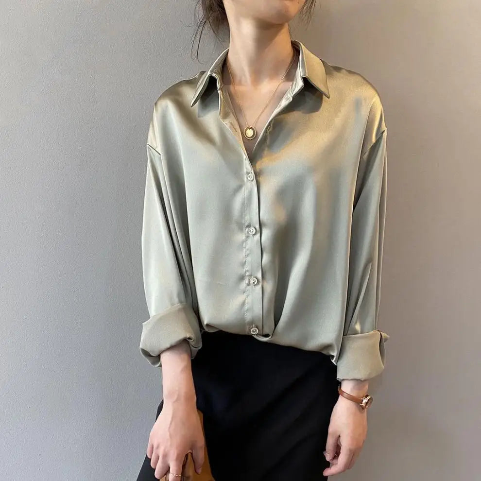 A white shirt for women's autumn and winter, with a unique design sense, is a versatile, retro, Hong Kong-style, elegant, long-s