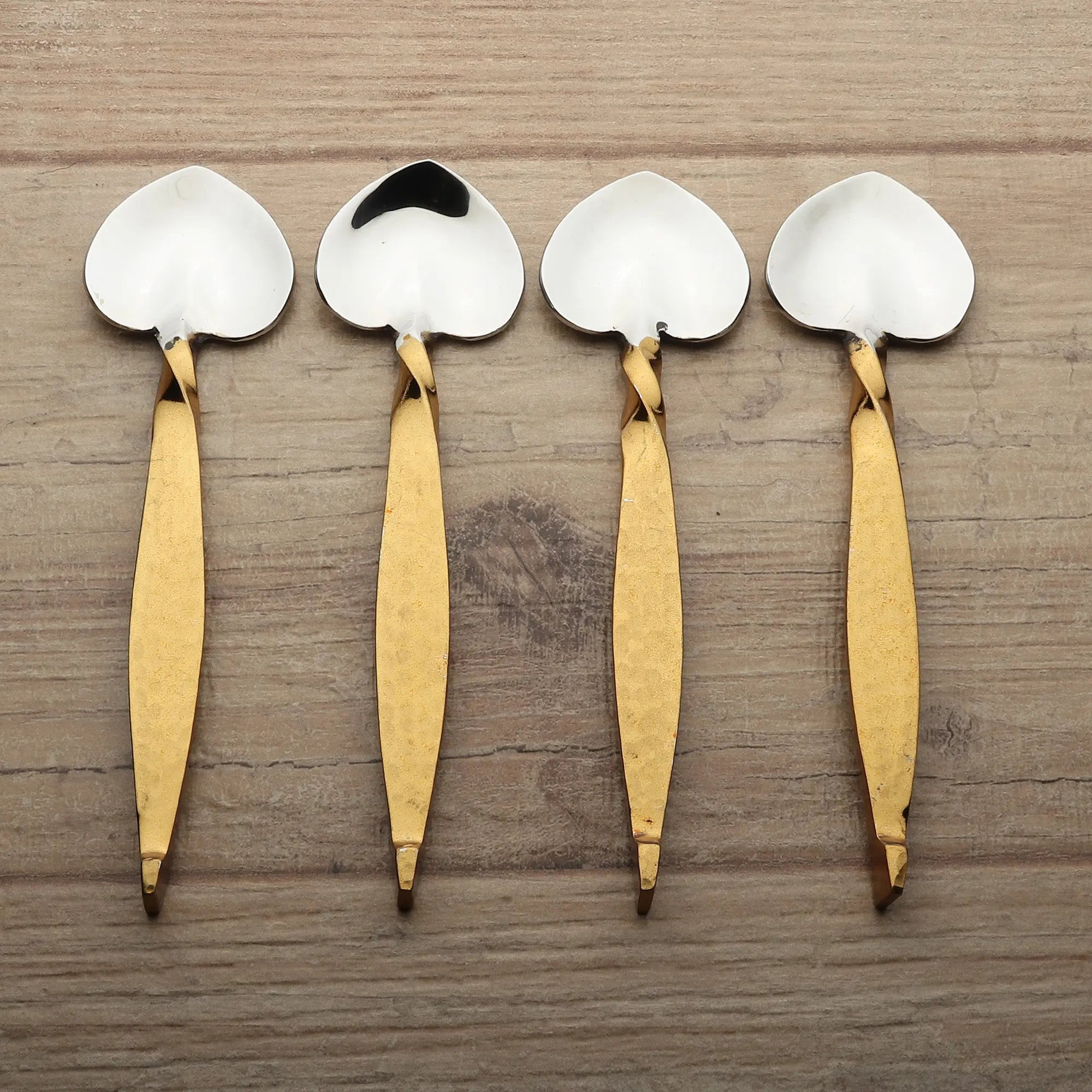 TWISTED URBAN HEART SPOON 4 PC. SET