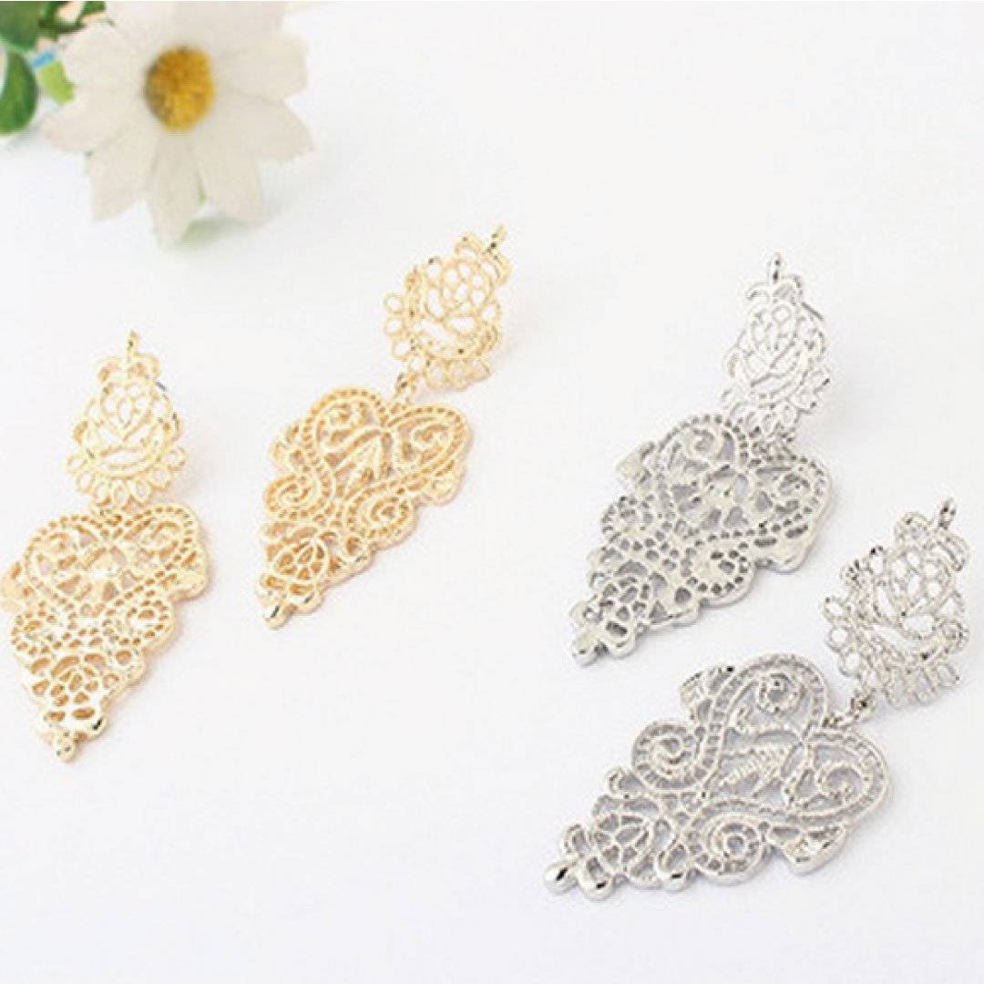 Gold Agnes Earrings for Classic Style Lovers