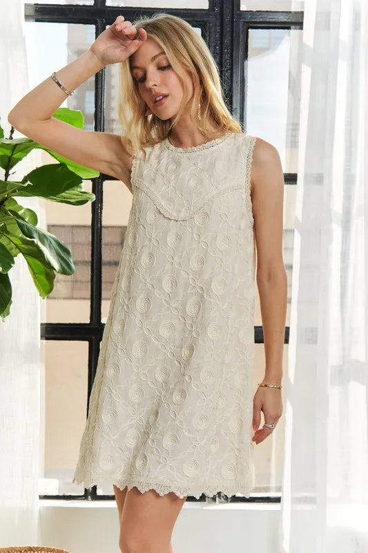 Applique Round Neck Sleeveless Shift Dress For Summer – Classy, Sophisticated, Fashionable, Flattering, Stylish, Timeless Elegance