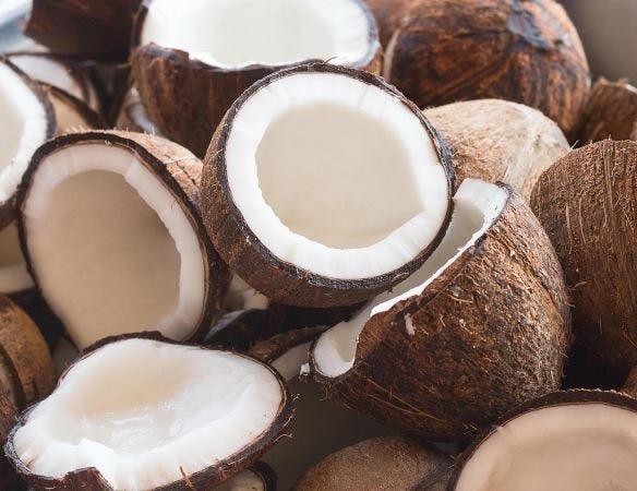 Natural Coconut Shell Decorative Scented Candle Wood Wicked Coconut Scented Candle Natural Coconut Shell  Eco Friendly Ideal for Home and Beach Décor Aromatherapy Candle